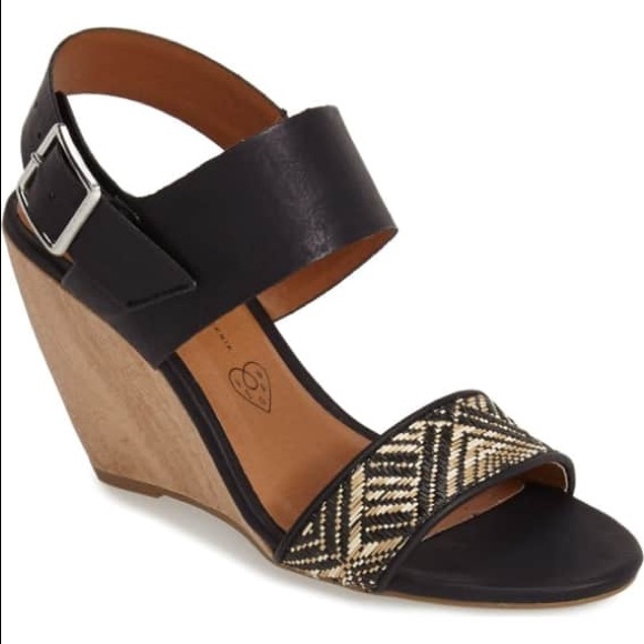 Two Strap Aztec Print Wooden Wedge Sandal - Picture 2 of 3
